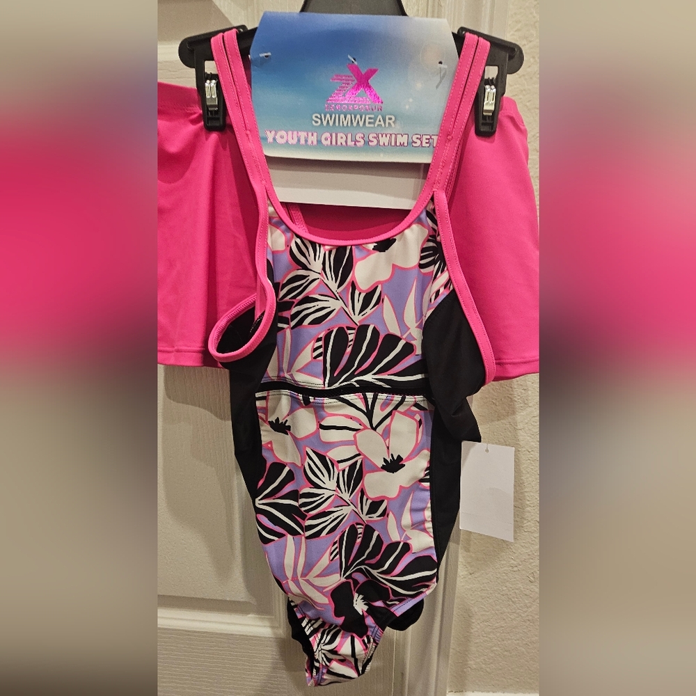 ZeroXposur Girl's 2-piece Swimming Set Size Medium.